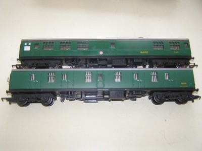 HORNBY BR GRÜN MK1 BUFFETWAGEN UND VOLLBREMSE.  GUTER ZUSTAND UNVERPACKT.