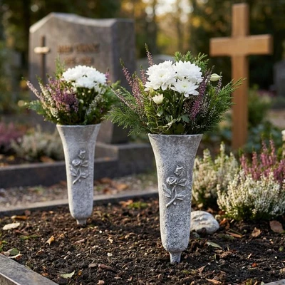 Wetterfeste Grabvase mit Rosenmotiv Grau, Steckvase für Trauerfloristik, - Bild 1 von 4