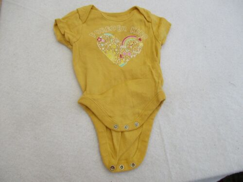 Old Navy Unisex Baby Größe 0-3 M Forever Kind gelb kurzärmeliger Body - Bild 1 von 3