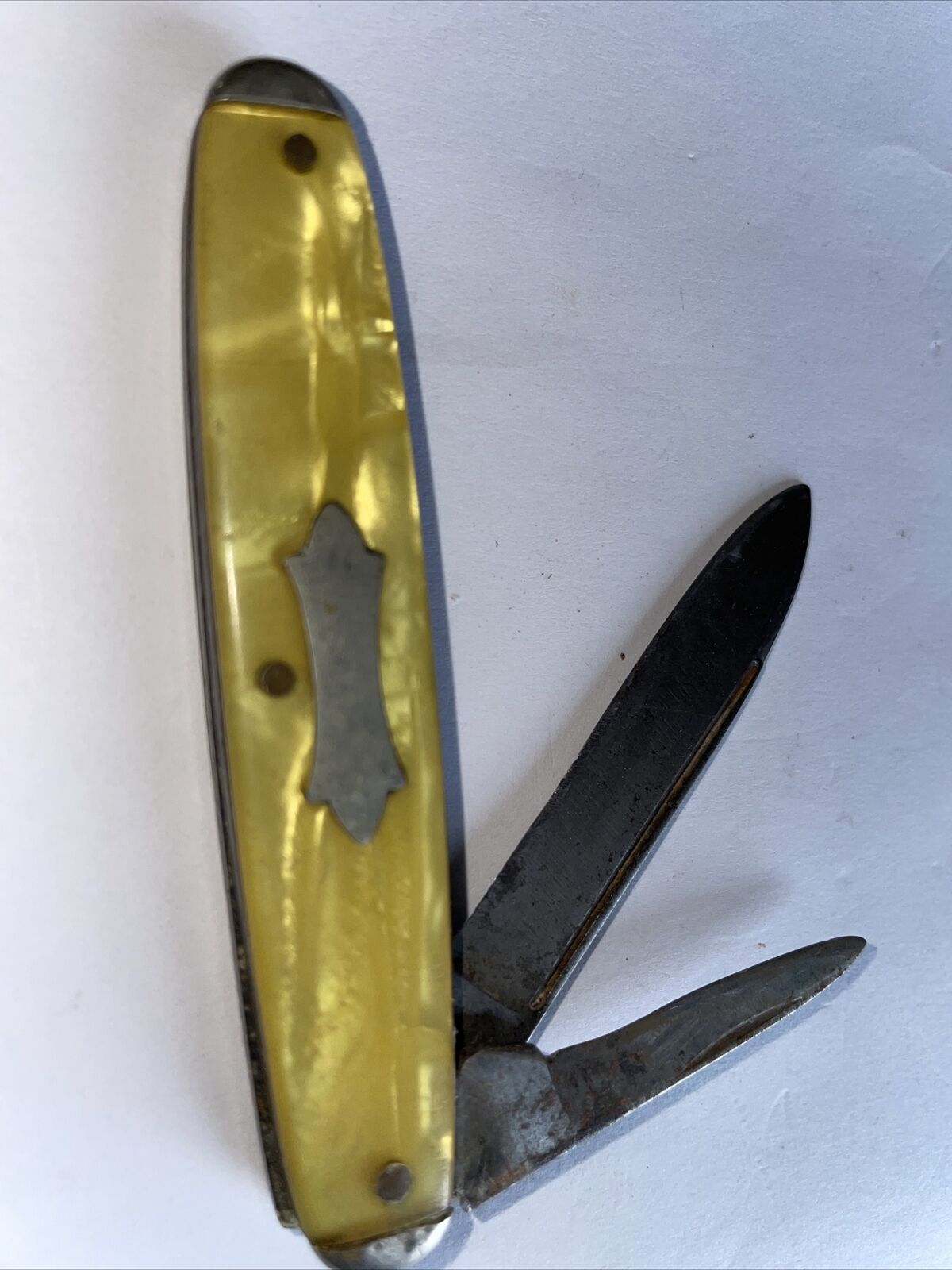 Vintage Kent NYC USA 2 blade folding pocket knife With Scale Badge