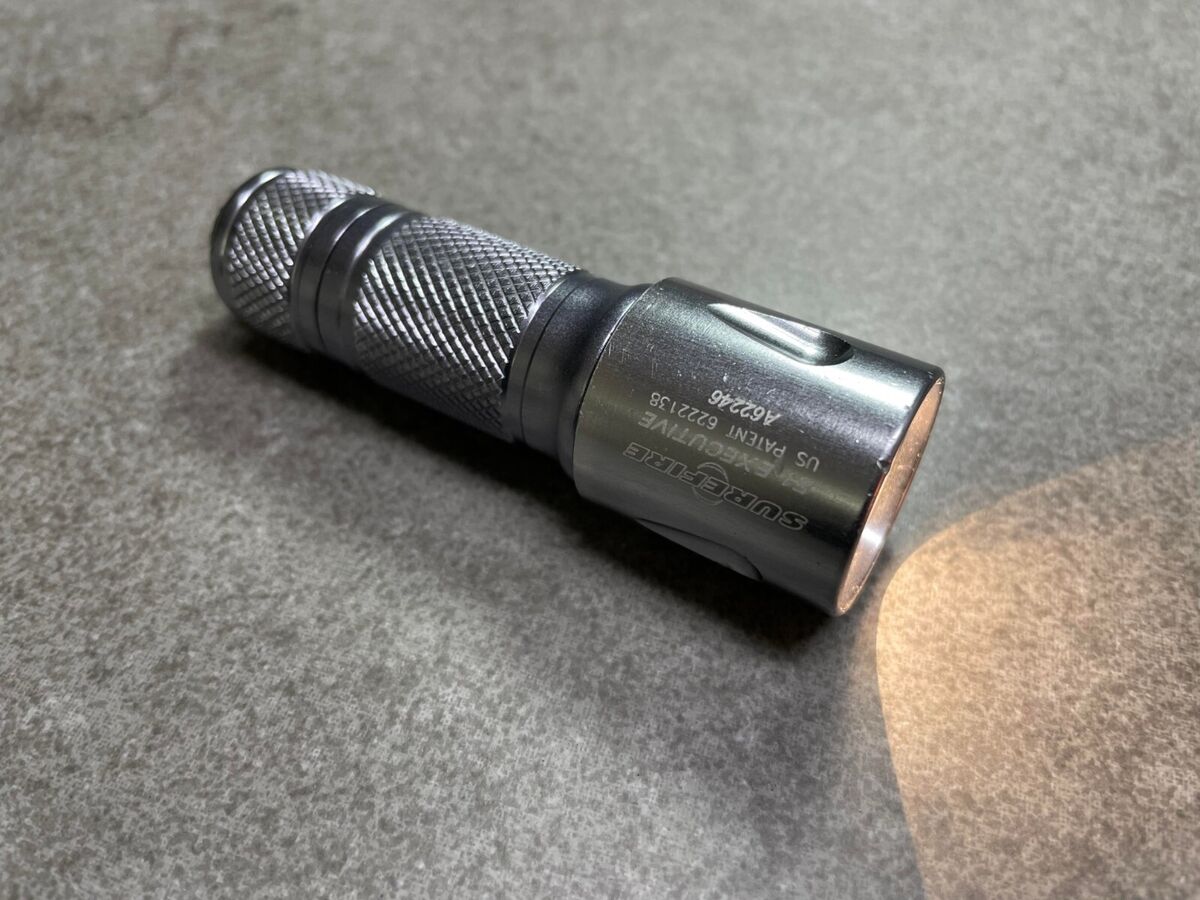 Surefire E1 Executive Tear Drop Gun Metal Color Flashlight Surefire E1 Executive Tear Drop Gun Metal Color Flashlight