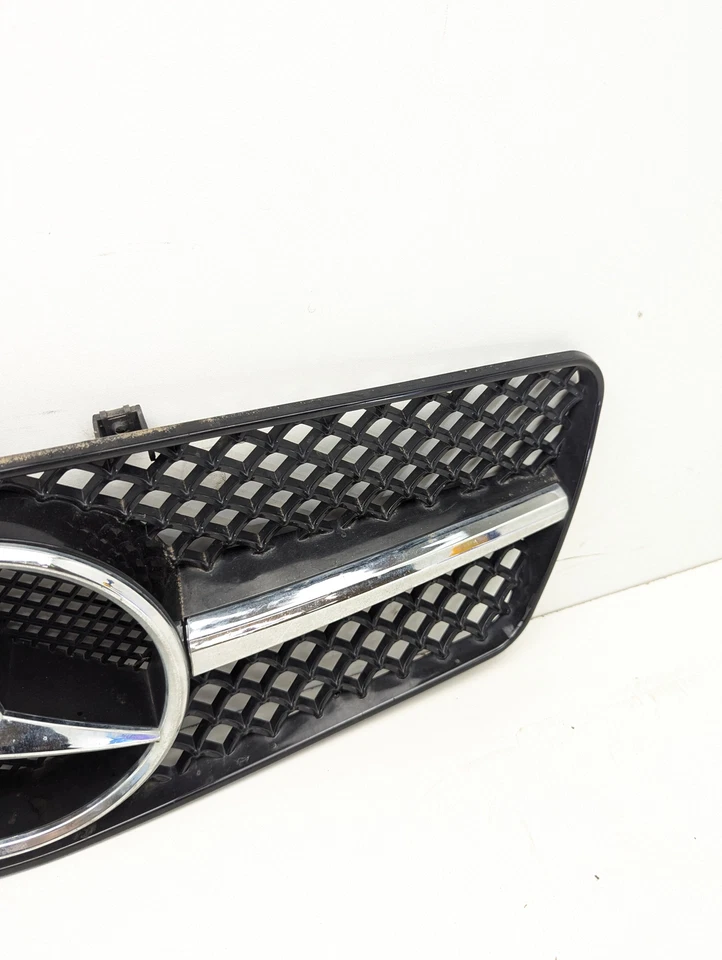 Parrilla Mercedes CLK320 1998-2001 (única) Foto 4 de 4