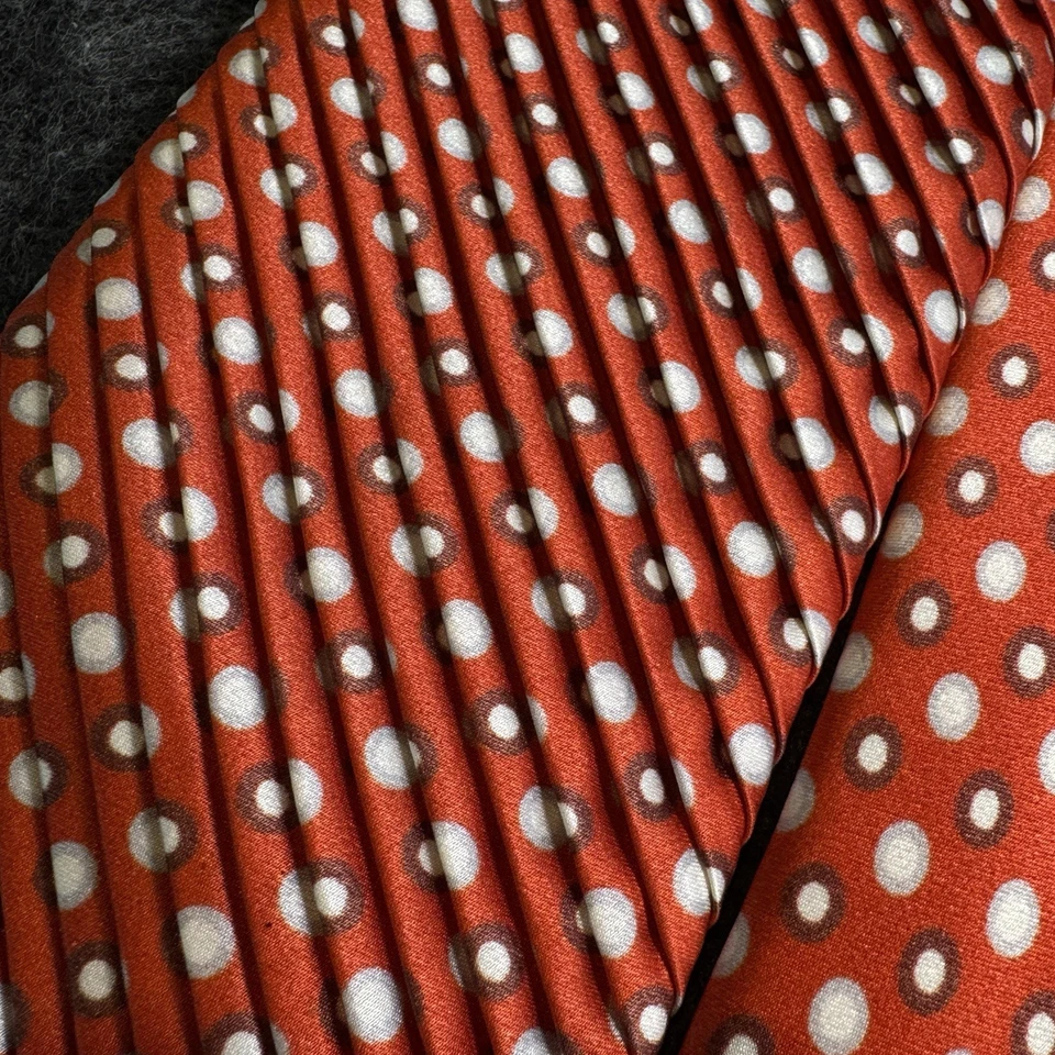 Corbata plisada de seda a lunares rojos blancos de A. Testoni para hombre hecha a mano en Italia Foto 3 de 4