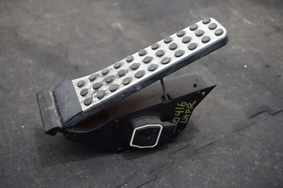 Accelerator Gas Pedal OEM & Sensor Mercedes Benz S-Class S400 S550 S600 S63 2015 - Image 4 of 4