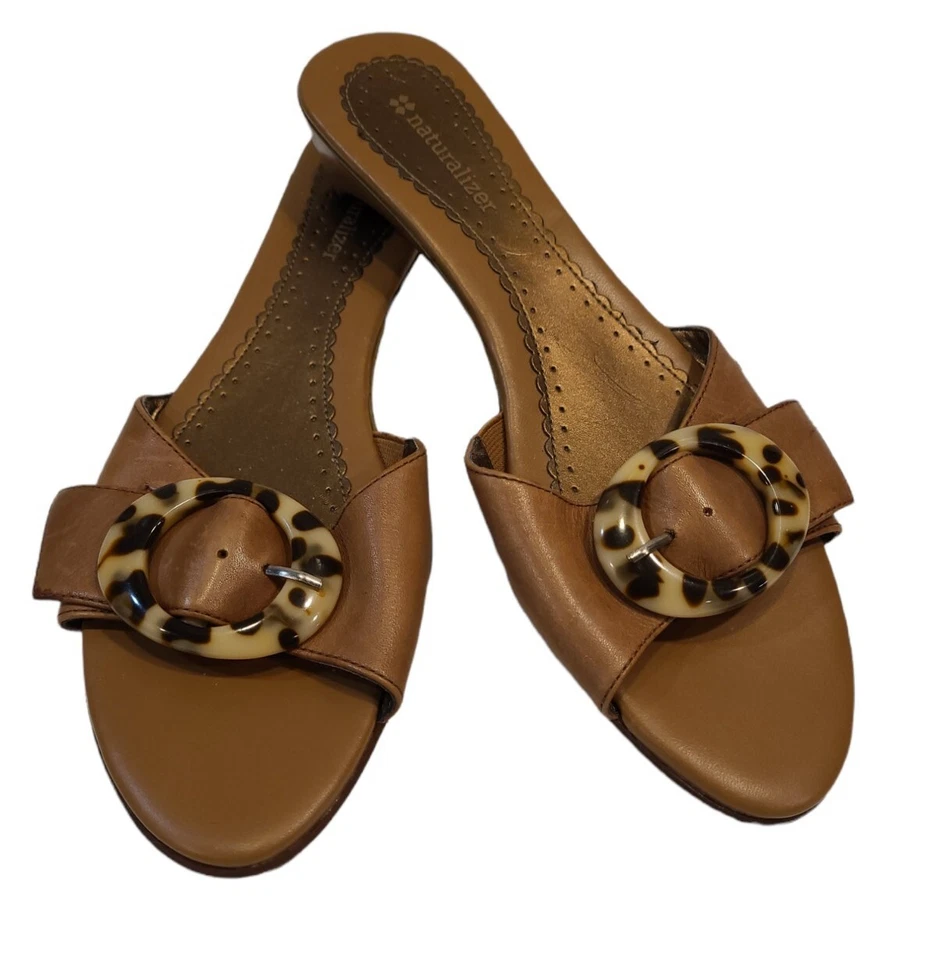 Sandalias Naturalizer 8.5 Animal Print Hebilla Cuero Deslizable Marrón Caramelo Usadas en Excelente Condición Foto 2 de 4