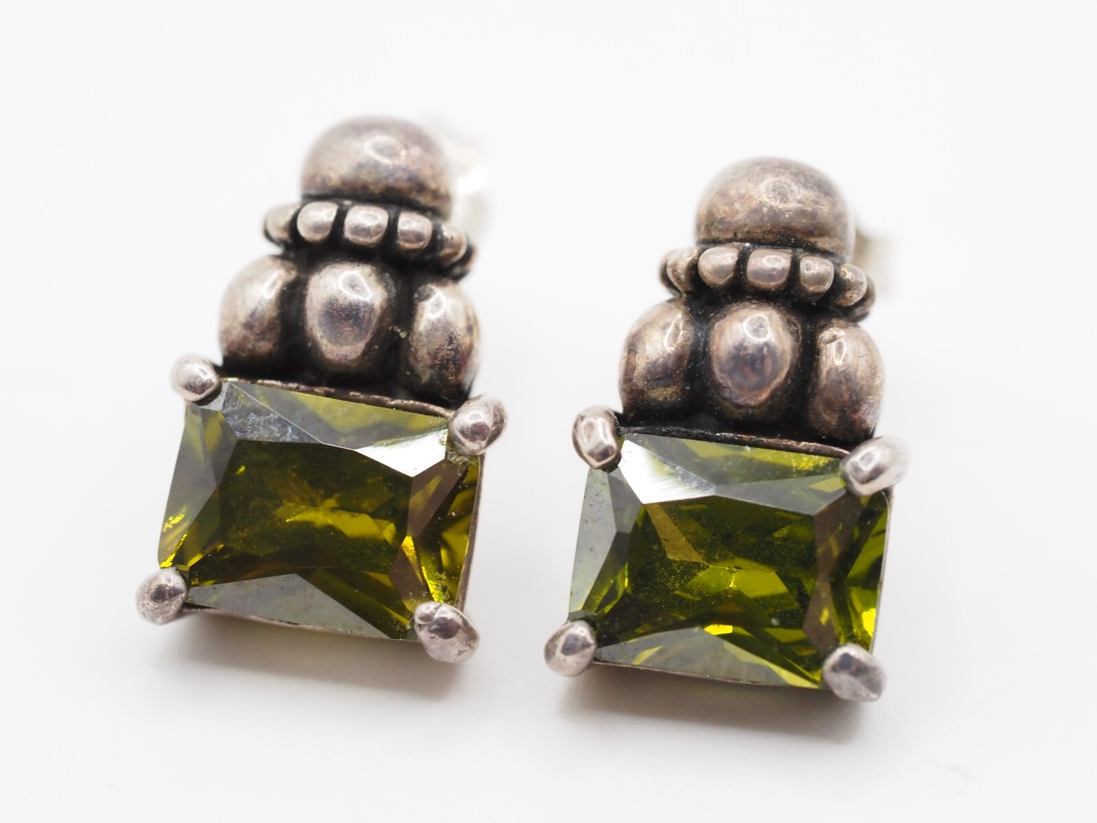 Sterling Silver And yellow green stone Stud Earrings E15