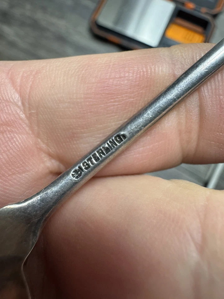 Cuchara Oliva Luzón by International Plata Esterlina Original Perforada 7" Foto 2 de 4