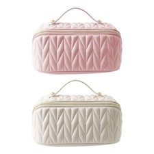 Toilettenbeutel organisieren Kosmetika mit Reisekosmetik und Make  up  Make  up