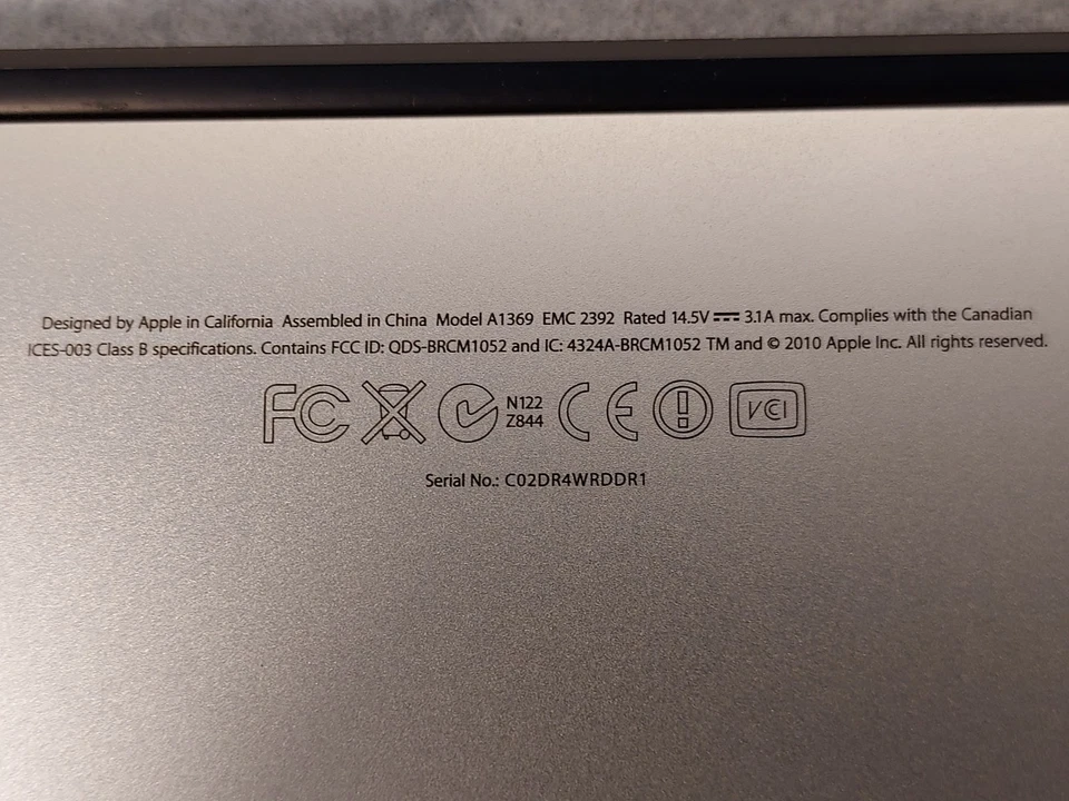 2010 Apple MacBook Air 13.3" A1369 Laptop - Silver - Untested/Parts/Repair - Image 3 of 4