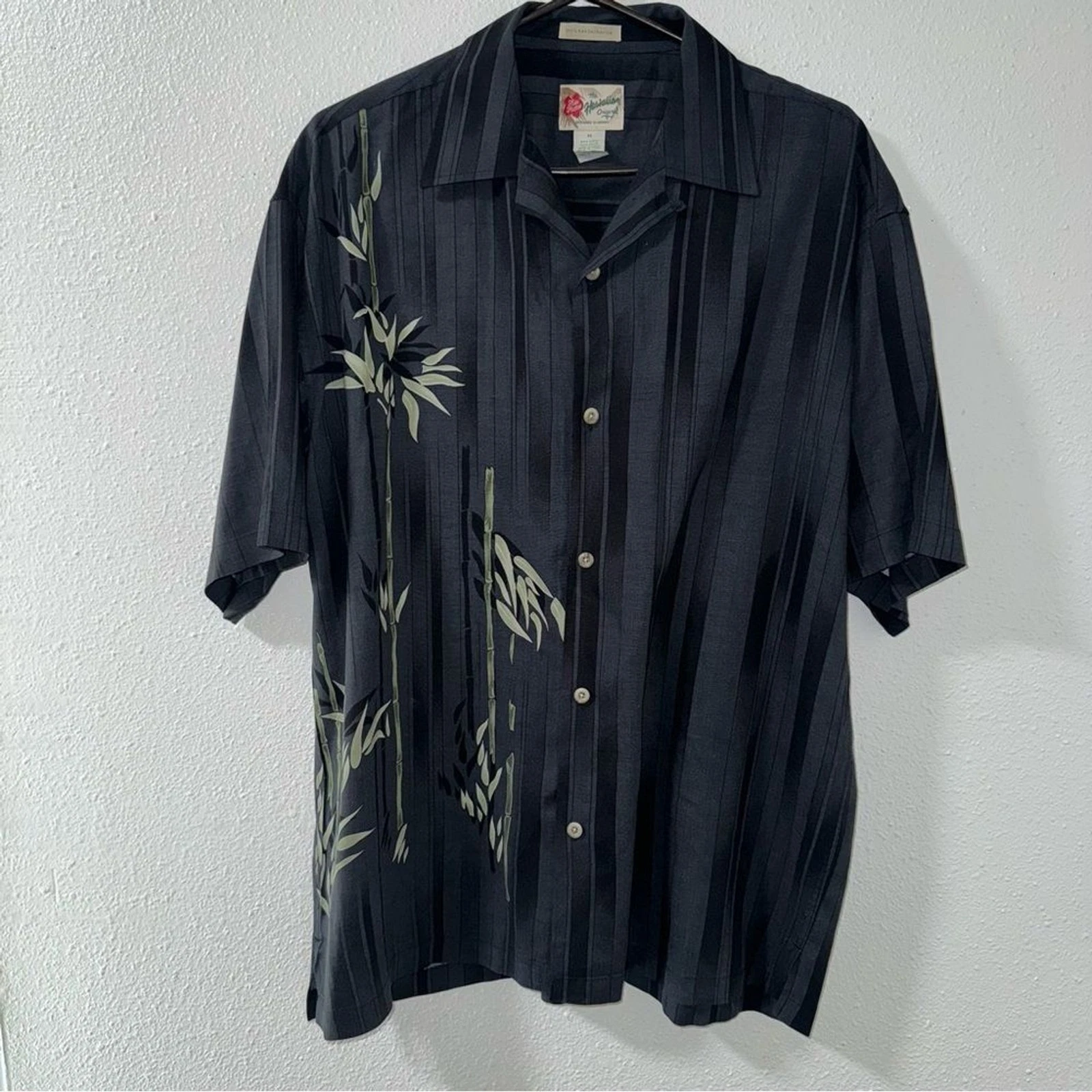 Hilo Hattie Hawaiian Bamboo Print Shirt Black/Gray Medium