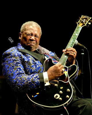 BB KING - 8''X10'' PHOTOGRAPH VIVID LUSTRE REPRINT WITH USPS TRACKING