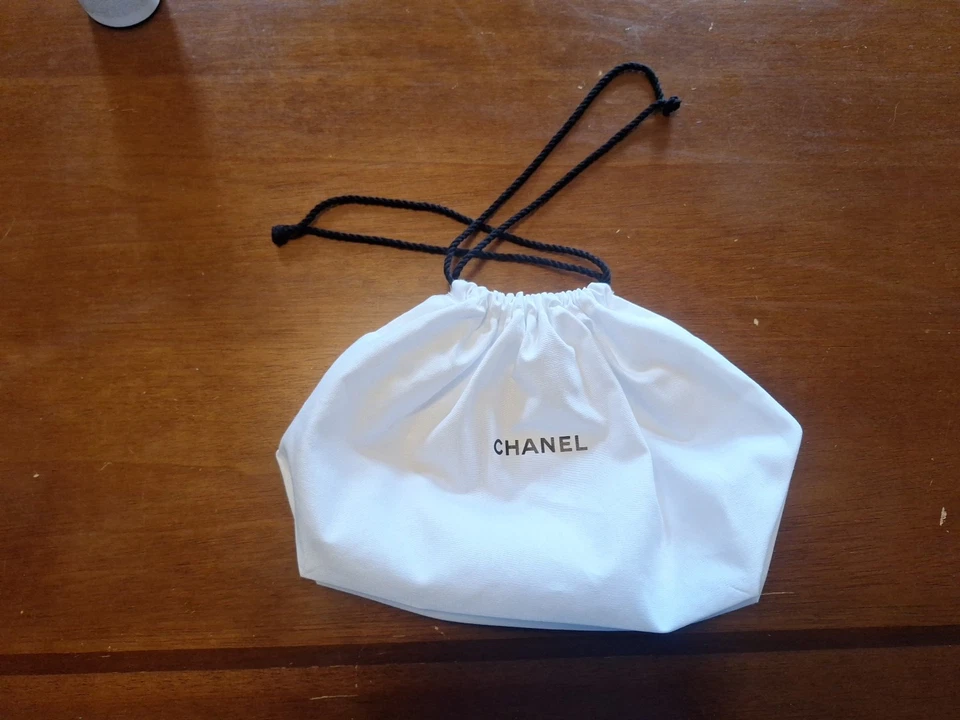Authentic CHANEL Essential Drawstring White Cotton Pouch 8W X 5D X 7H - Image 2 of 4