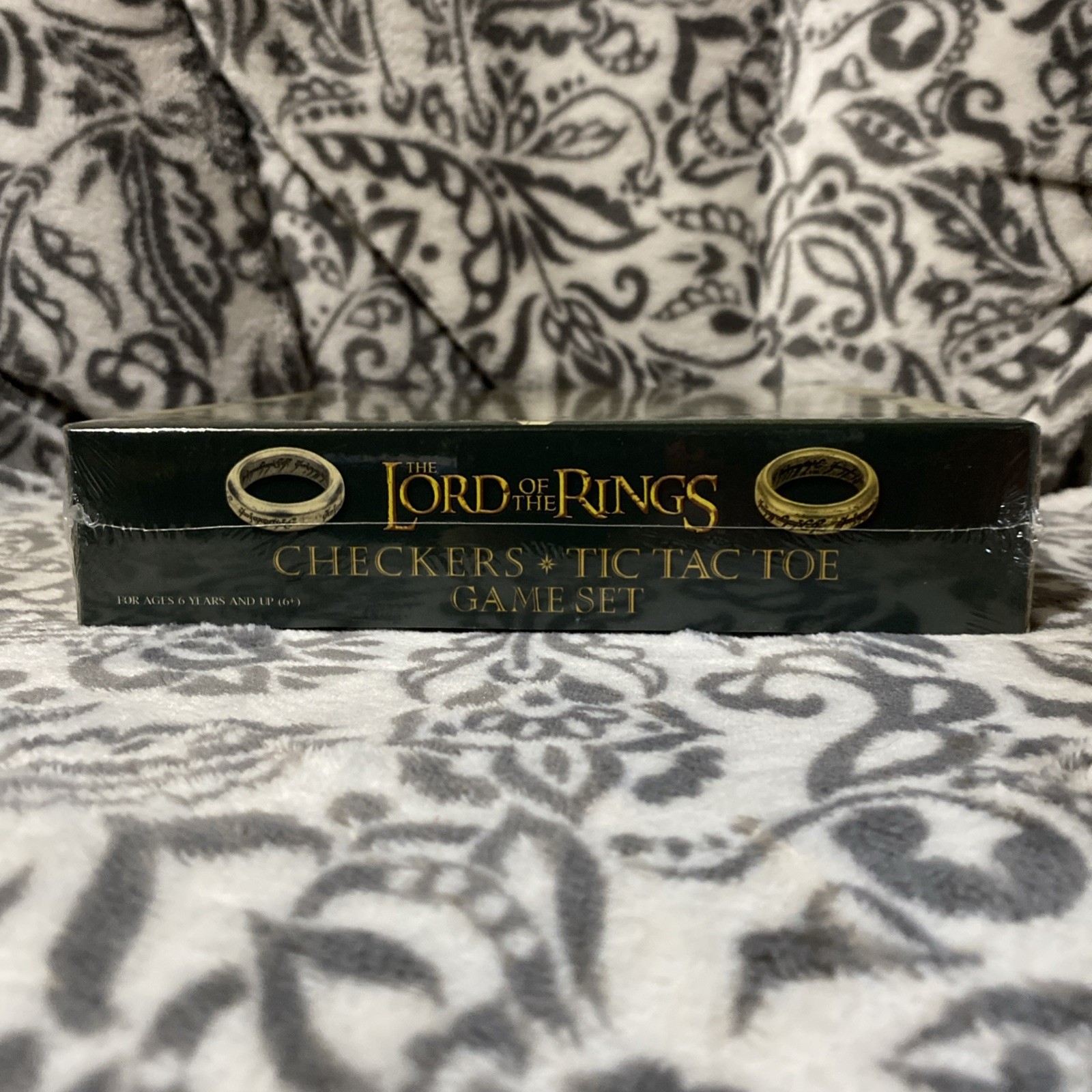 New Lord of the Rings Checkers/Tic Tac Toe Board Game Set Sealed