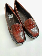 clarks croco embossed slip on loafers