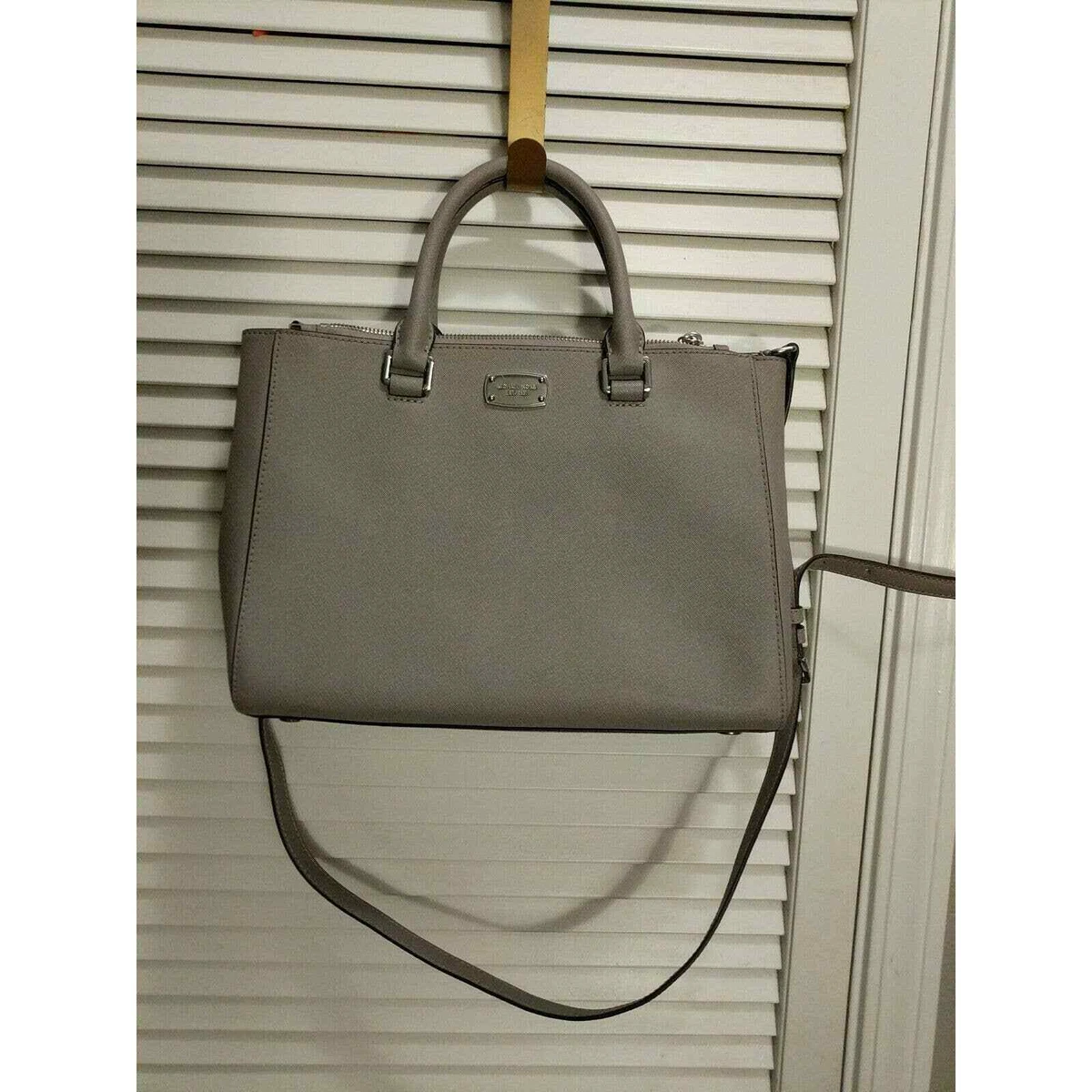 Michael kors grey 2025 crossbody purse