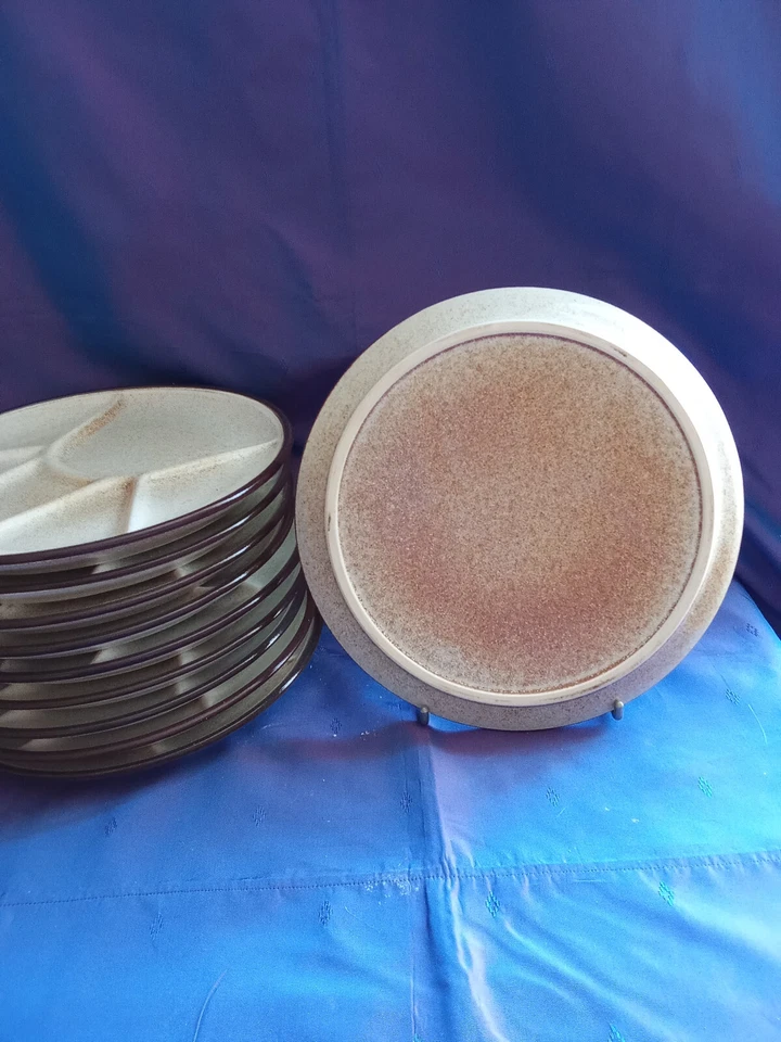 DIX   ASSIETTES  a compartiments  grès vernissé neuves environ 1970 - Photo 2/3