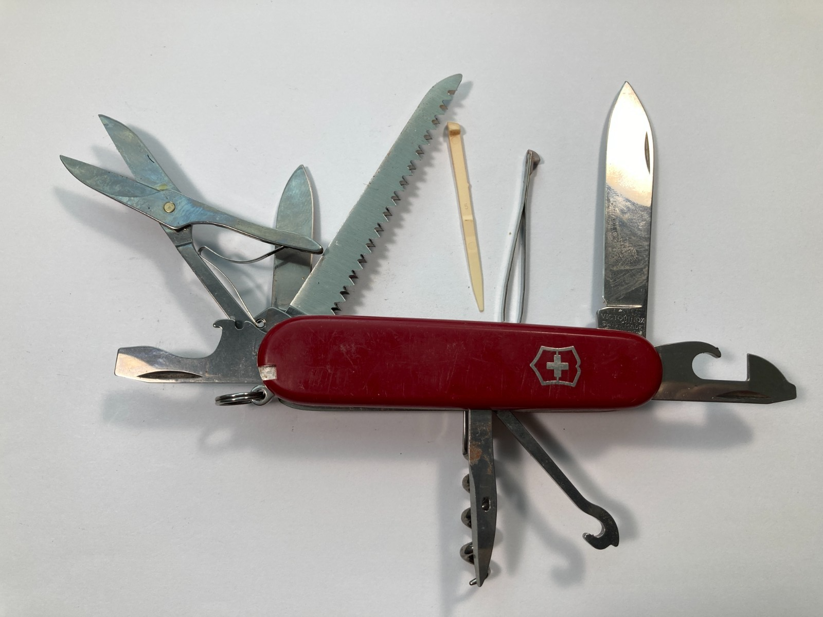 Victorinox Huntsman Swiss Army Knife with 15 Functions and Red Scales