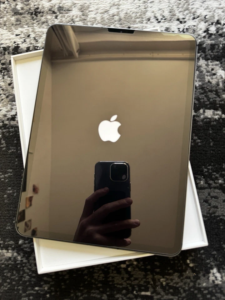 Apple iPad Pro 1. Gen 64GB, Wi-Fi + 4G (Ohne Simlock), 11 Zoll - Space Grau - Bild 2 von 4