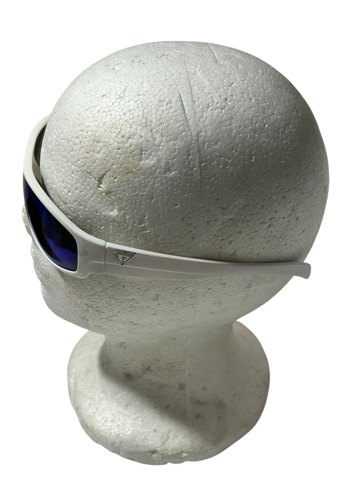 Vintage GUESS Triangle LOGO DESIGNER  MIRRORED BLUE LENSES SUNGLASSES - Image 3 of 4