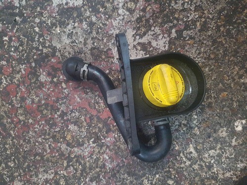 Renault Grand Scenic MK4 2016-2022 1.6 1.5 DCi Oil cap Fill Point - Picture 2 of 4