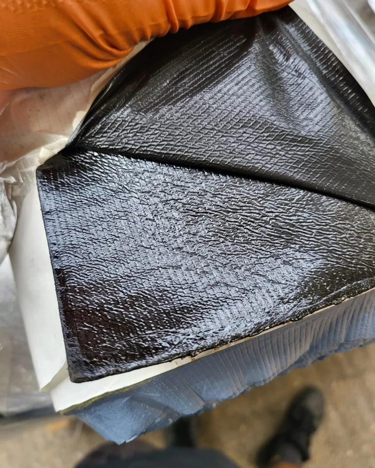 SikaShield® E74 PE SA 3mm  1m x 8m SELF Adhesive Roofing Felt Underlay Layer - Image 2 of 3