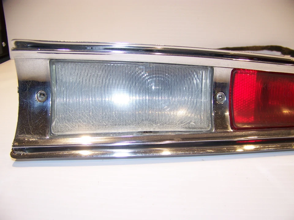 Conjunto de luces traseras Chrysler Imperial 1965 derecha carcasa de lente fabricante original cableado corona Lebaron Foto 2 de 4