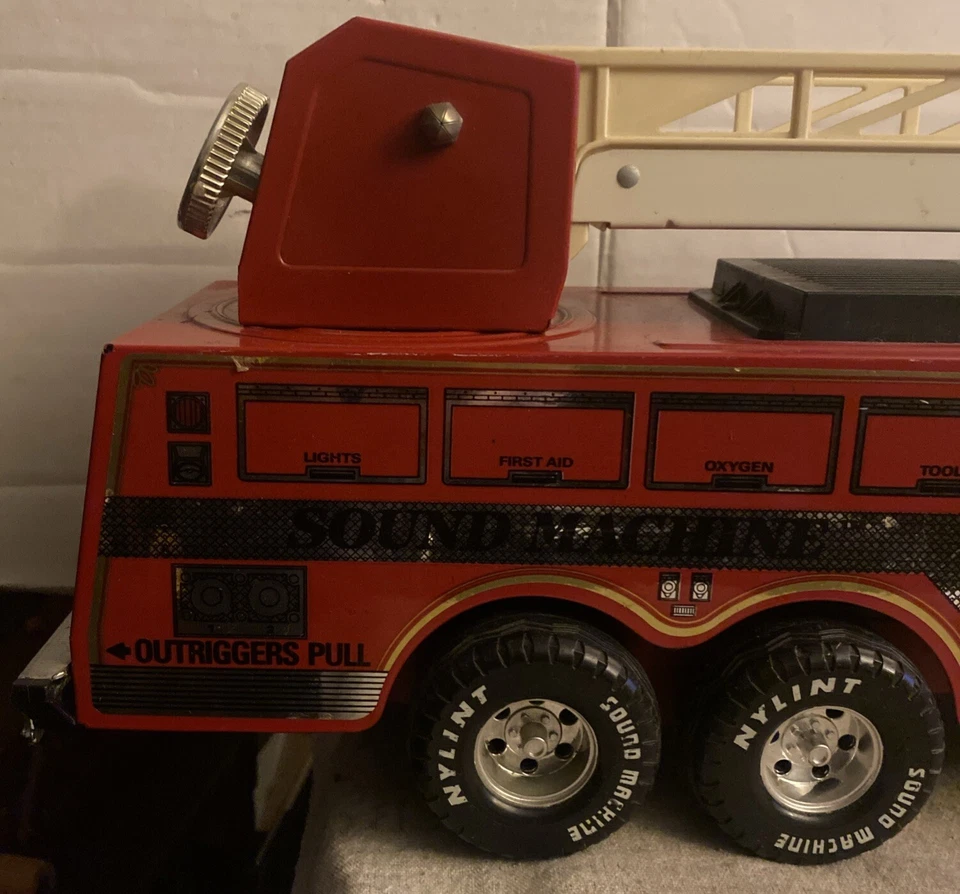 Nylint Sound Machine Ladder Fire Truck Dept. Department Squad Vintage Unit 2 - Image 2 of 4