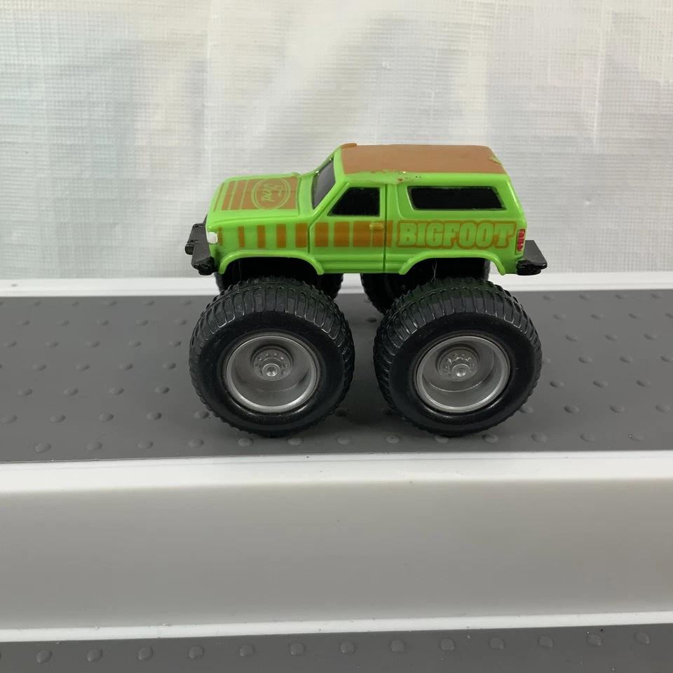 Juguete de comida vintage McDonalds Bigfoot Ford Bronco Monster Truck plástico verde claro Foto 4 de 4