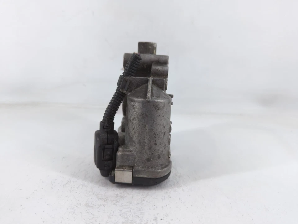 Corpo do acelerador 2012-2015 Mercedes-benz C250 X554D - Imagem 4 de 4