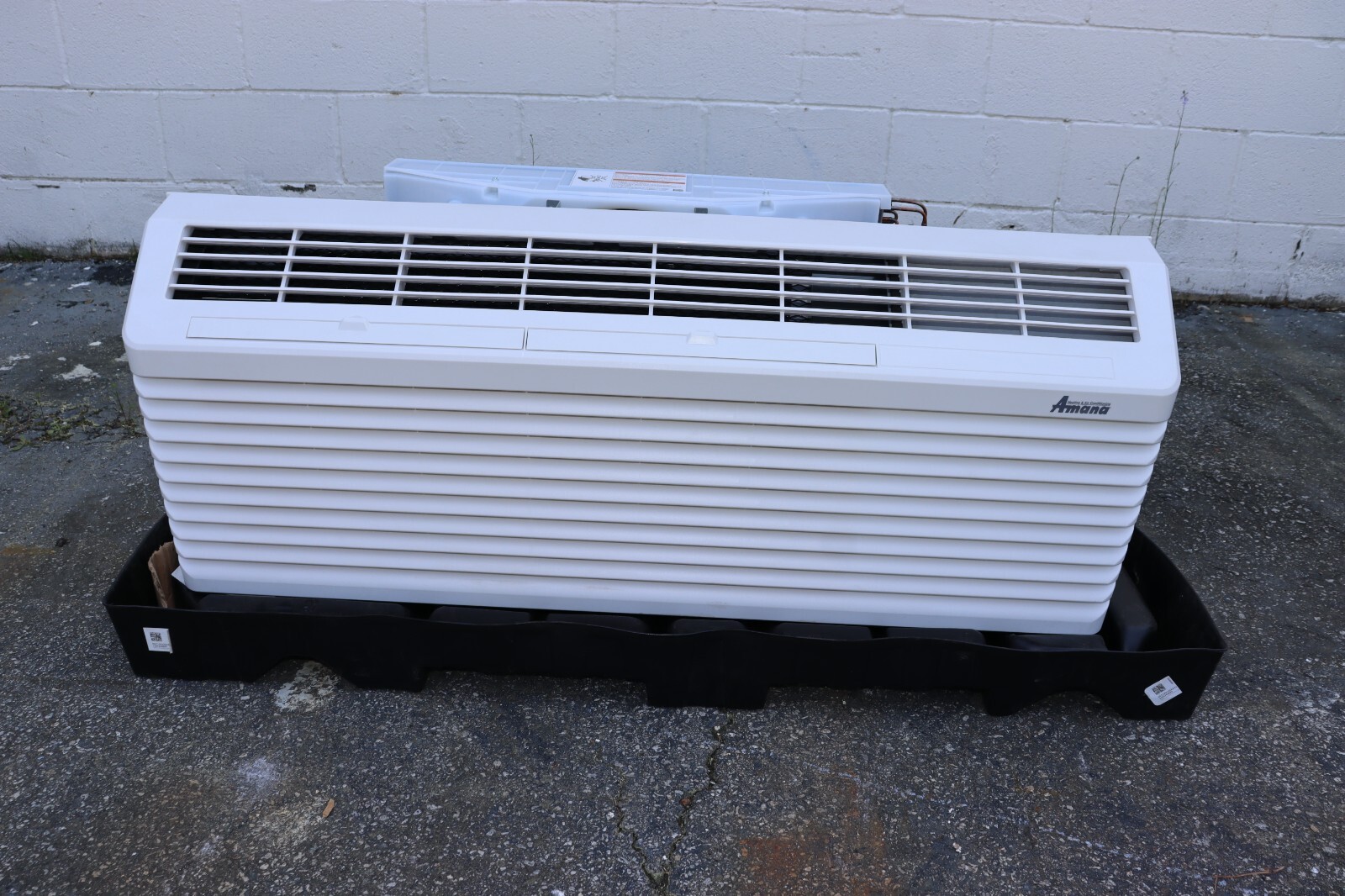 Amana HEC124J35AXXX 12k BTU Capacity, Packaged Terminal Air Conditioner