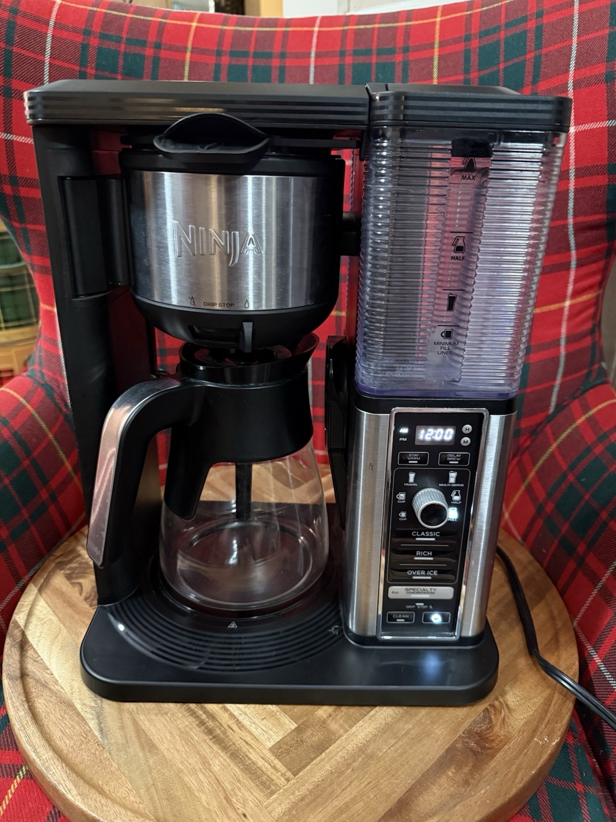 Cm401 &mdash; 10-cup, Fold-away Frother, Glass Carafe