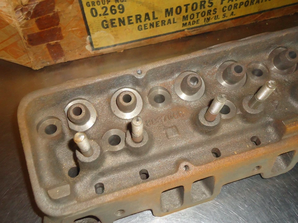 Nuevo NOS GM culata 3837065 1955 1956 Chevrolet Chevy camión 265 V-8 Foto 3 de 4