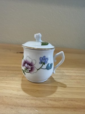 Royal Worcester Astley (oven to table) True Porcelain - covered sugar dish 3 