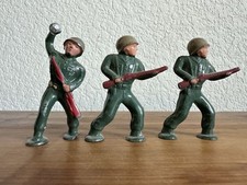 Three Barclay Manoil WW2 Soldiers Green