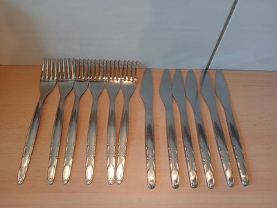 DDR Besteck ABS rostfrei Dekor am Griff 6 Messer und 6 Gabeln neuwertig