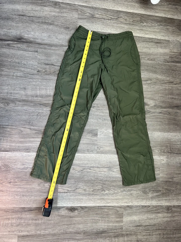 Pantalones deportivos de nailon verde oliva Tail Tech para mujer talla pequeña Foto 3 de 4