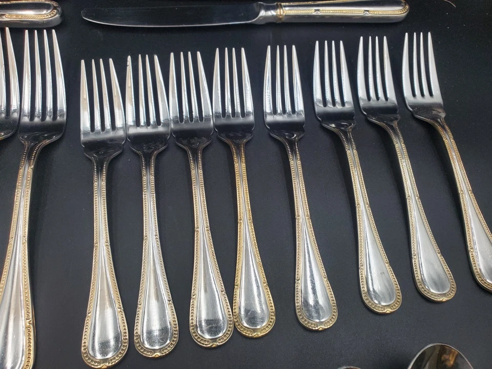 52 Piece Yamazaki ALLEGRA GOLD ACCENT 18/8 Stainless Flatware - Image 3 of 4
