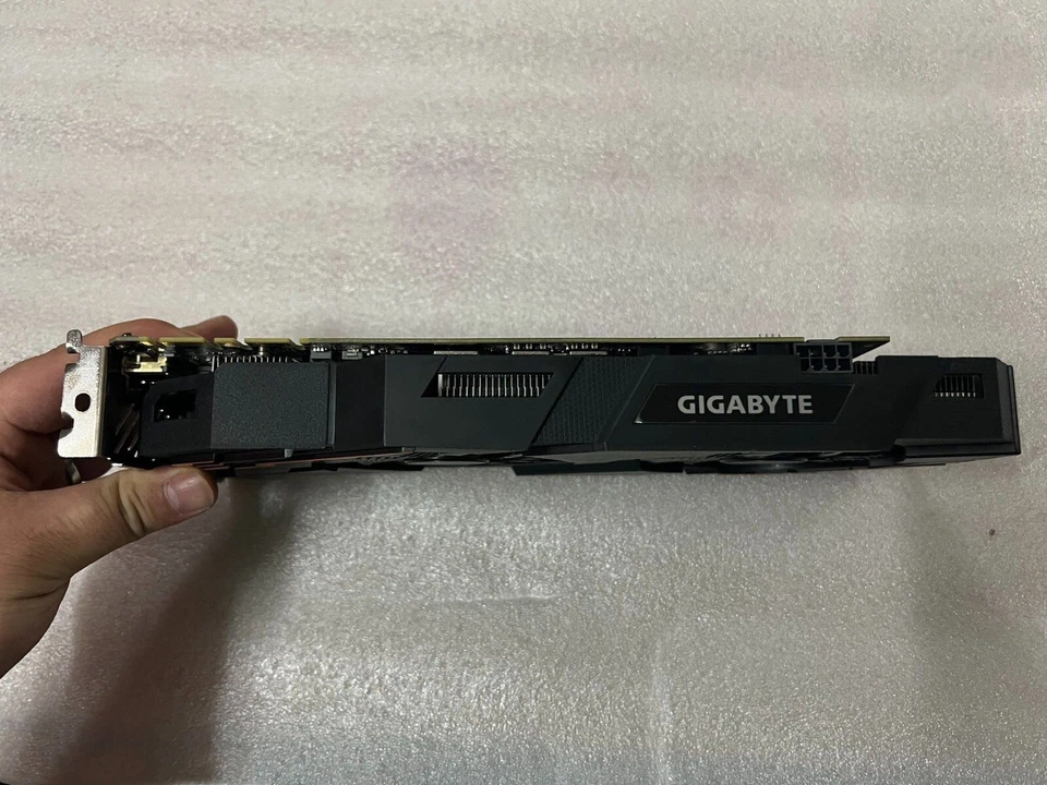 GIGABYTE NVIDIA GeForce GTX1070Ti WINDFORCE RCE 8GB GDDR5 Graphics Video Card - Image 3 of 4