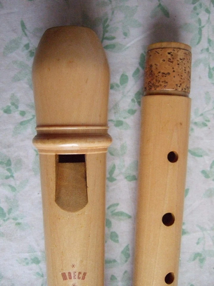 Wooden Moeck Rottenburgh 249 Tenor Recorder, Baroque, Near Mint, Arched Windway - Image 3 of 4