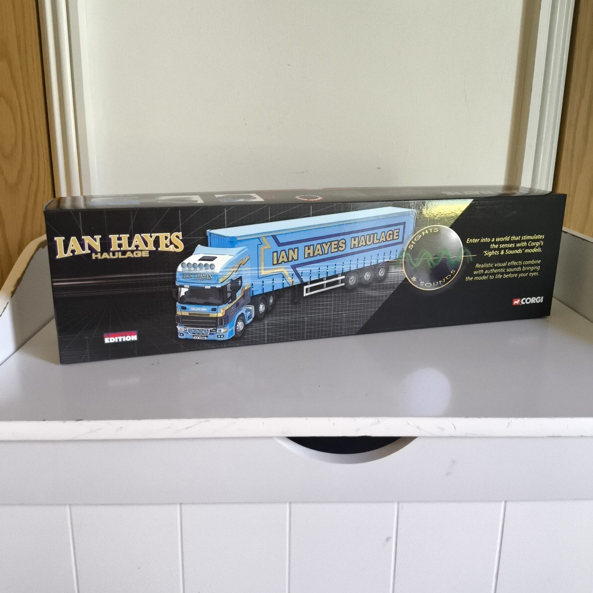 CORGI CC12935 SCANIA TOPLINE  CURTAINSIDE IAN HAYES ""SIGHTS & SOUNDS""