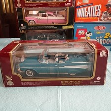 Road Legends Collection 1957 CHEVROLET BEL AIR Die Cast Metal 1:18 Scale 92108