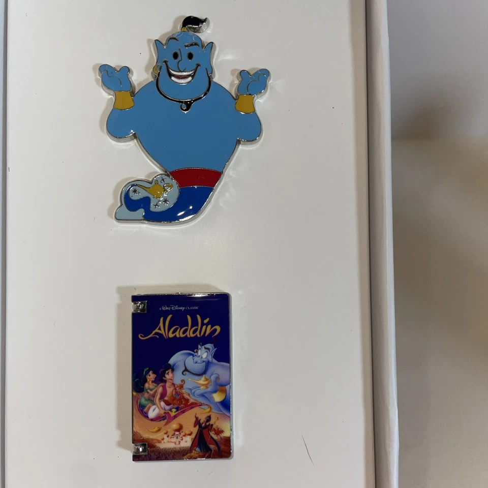 迪士尼阿拉丁天才 VHS 别针套装 限量发行 2 件套 带收藏盒 全新 — 第 4/4 张图片
