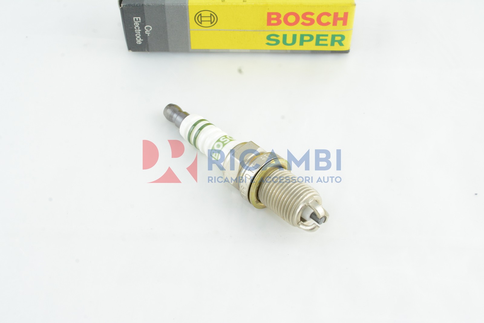Bosch 0242235564 Ignition Spark Plug For FIAT Mercedes Peugeot Renault Toyota VW