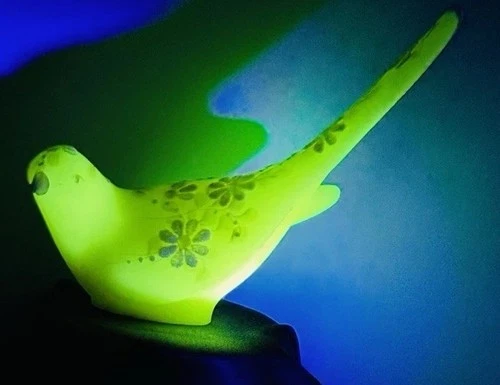 Fenton Uranium Custard Bird of Happiness 6.5" Daisy Painted Signed Susan Lee