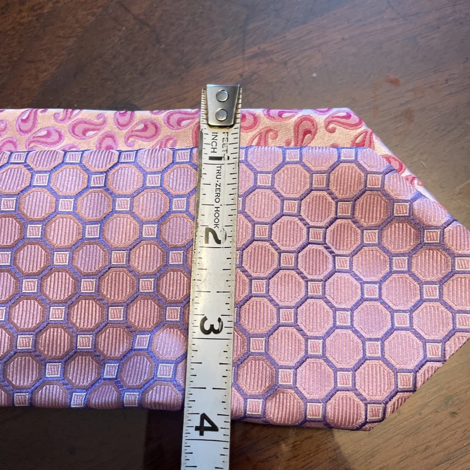 2 Corbatas Rosa Kirkland Y Satya Paul Paisley Y Geométricas Hechas en Italia Foto 3 de 4