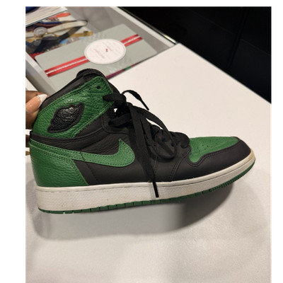 Jordan Air Jordan 1 Retro High OG Pine Green Black/Green Men s High-Top Sneaker