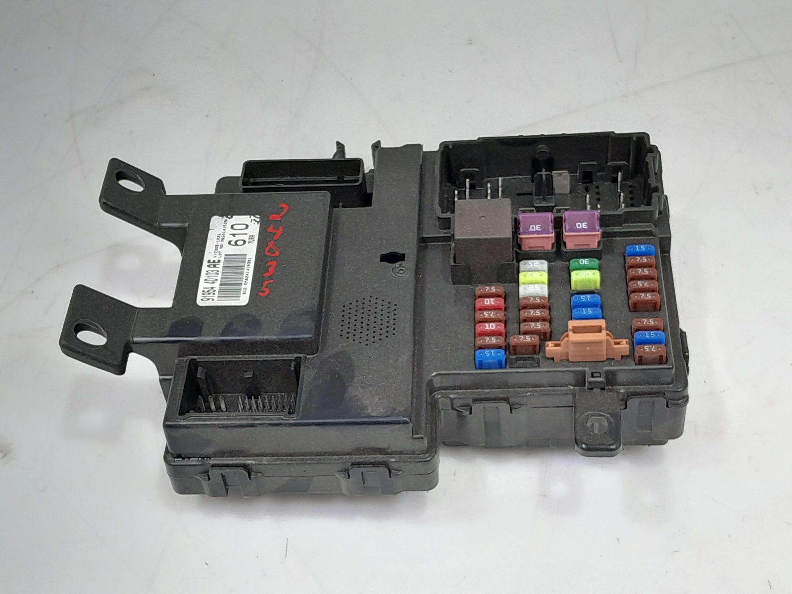 2006 2014 Kia Sedona Instrument Panel Junction Box Assembly OEM