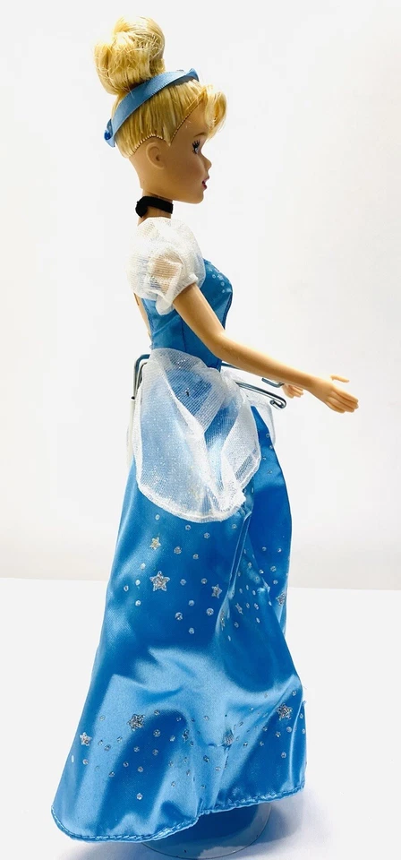 Платье MATTEL BARBIE Disney Cinderella кукла блондинка волосы голубые глаза голубое высота 12 дюймов  - Изображение 4 из 4