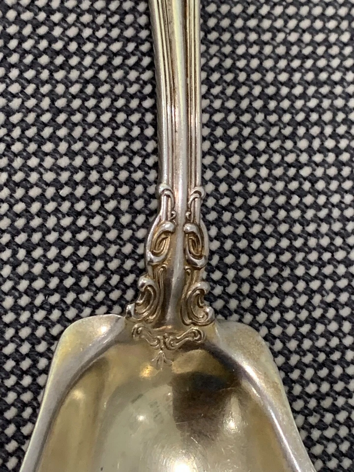 Antigua cuchara de verduras/cazuela Gorham de plata esterlina con patrón Chantilly Foto 4 de 4
