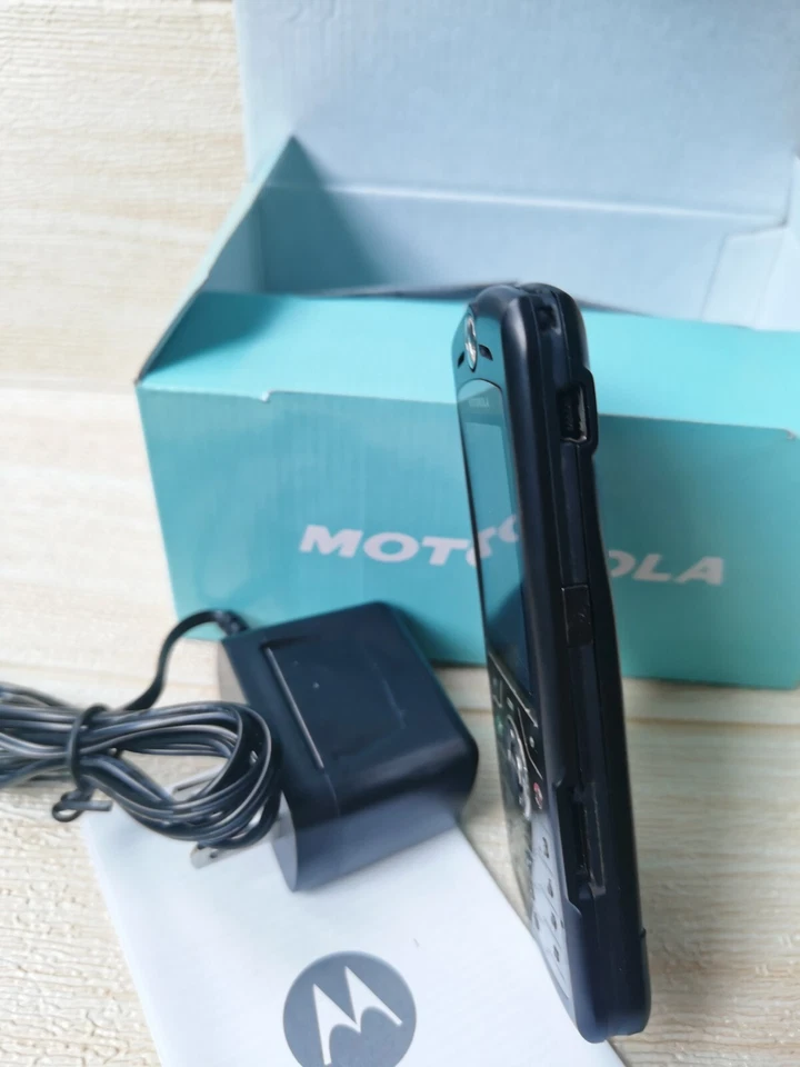 99% New Unlocked Motorola L7 Cell Phone - Image 3 of 4